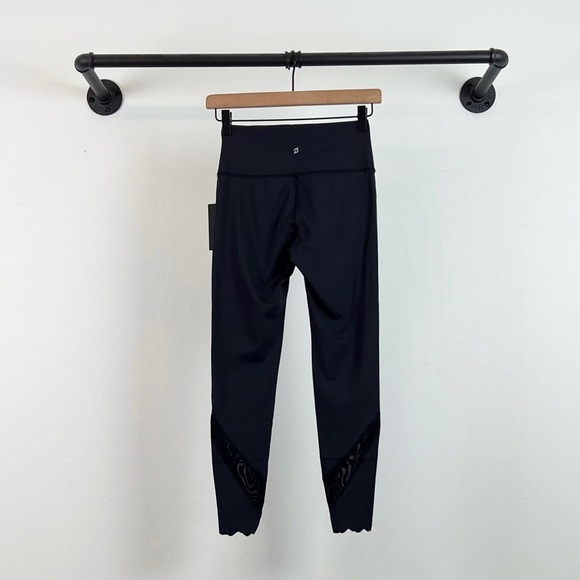 NWT Peloton Move Scalloped Hem High Rise Leggings Black - Picture 7 of 8